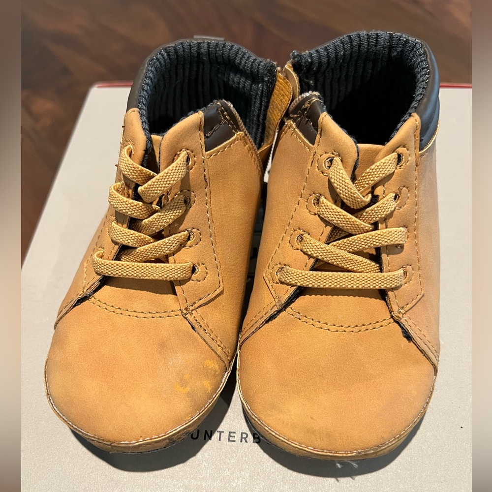 Robeez roe + me baby shoes